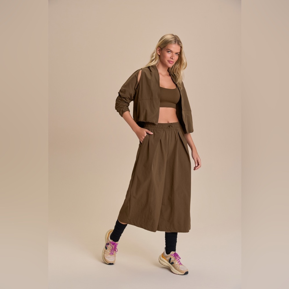 Live! AeroVast Crop pants  size M